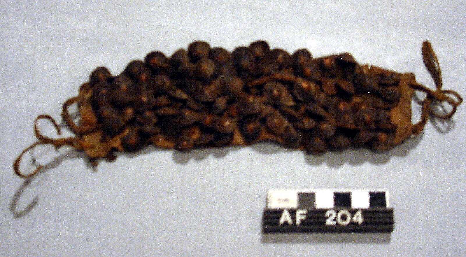 733