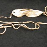 13718