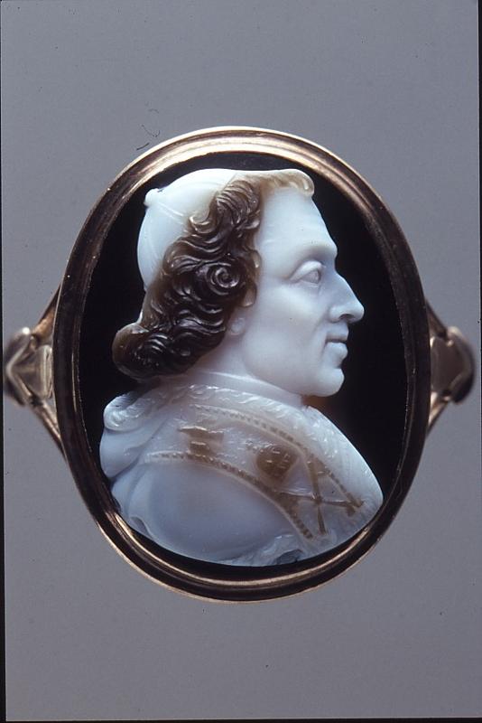 16852