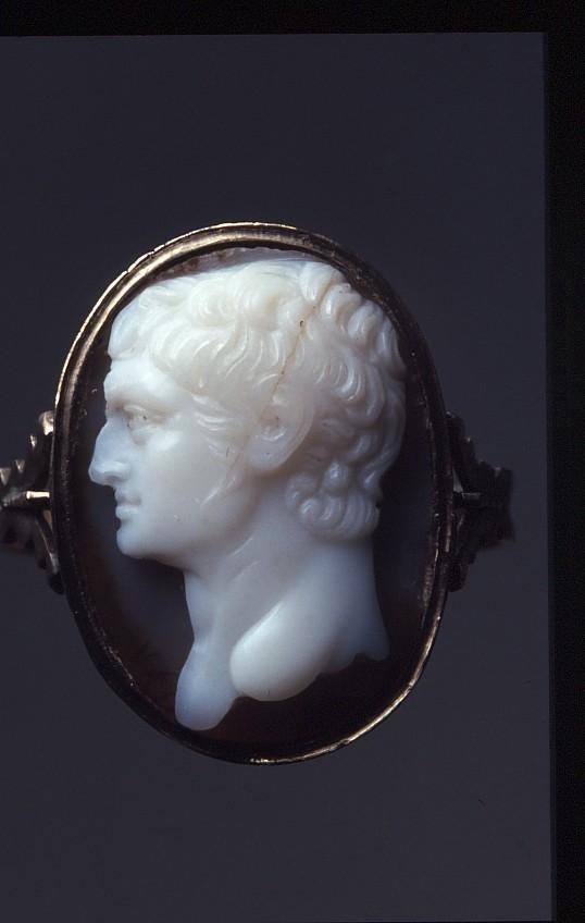 16877