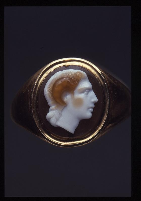 16932