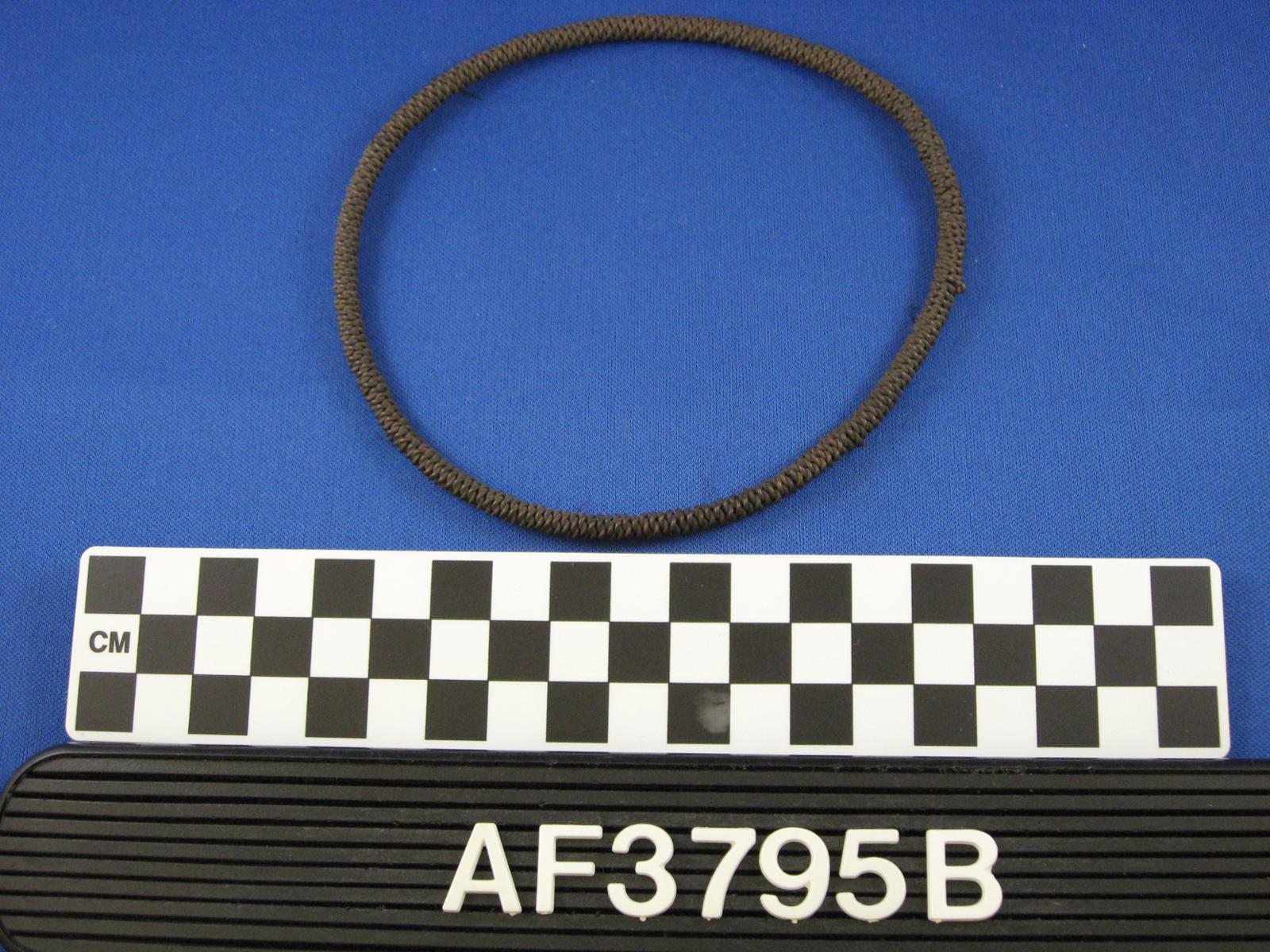 18973