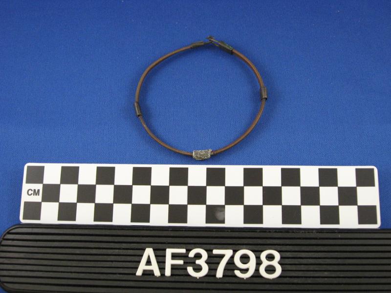 18976