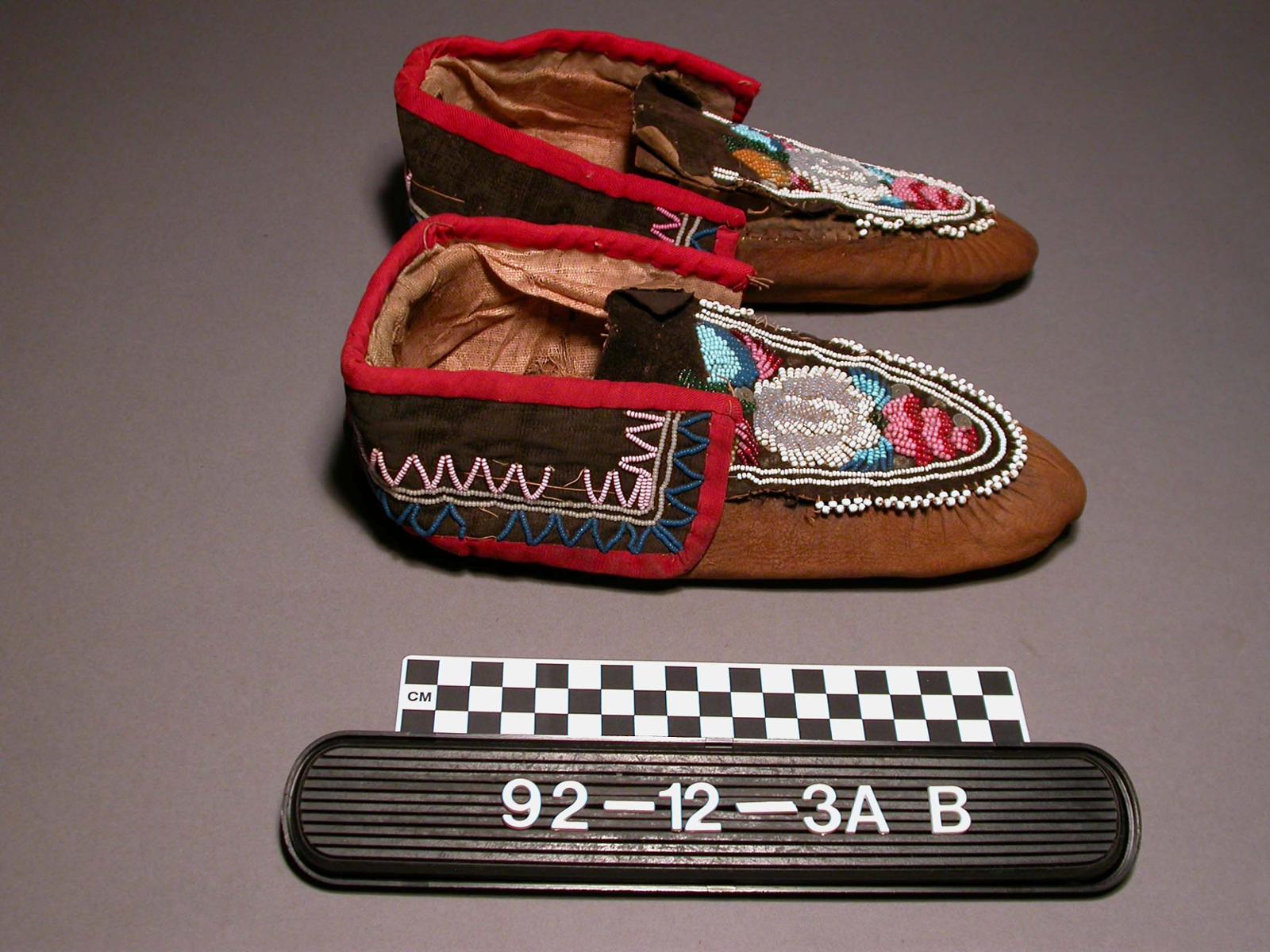 20042