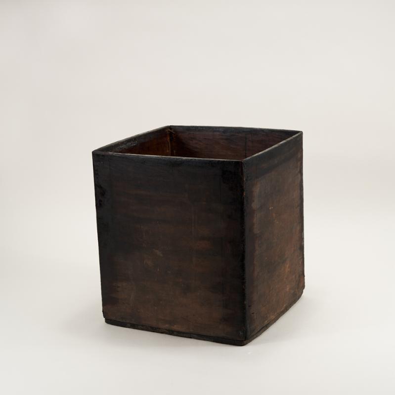 27818