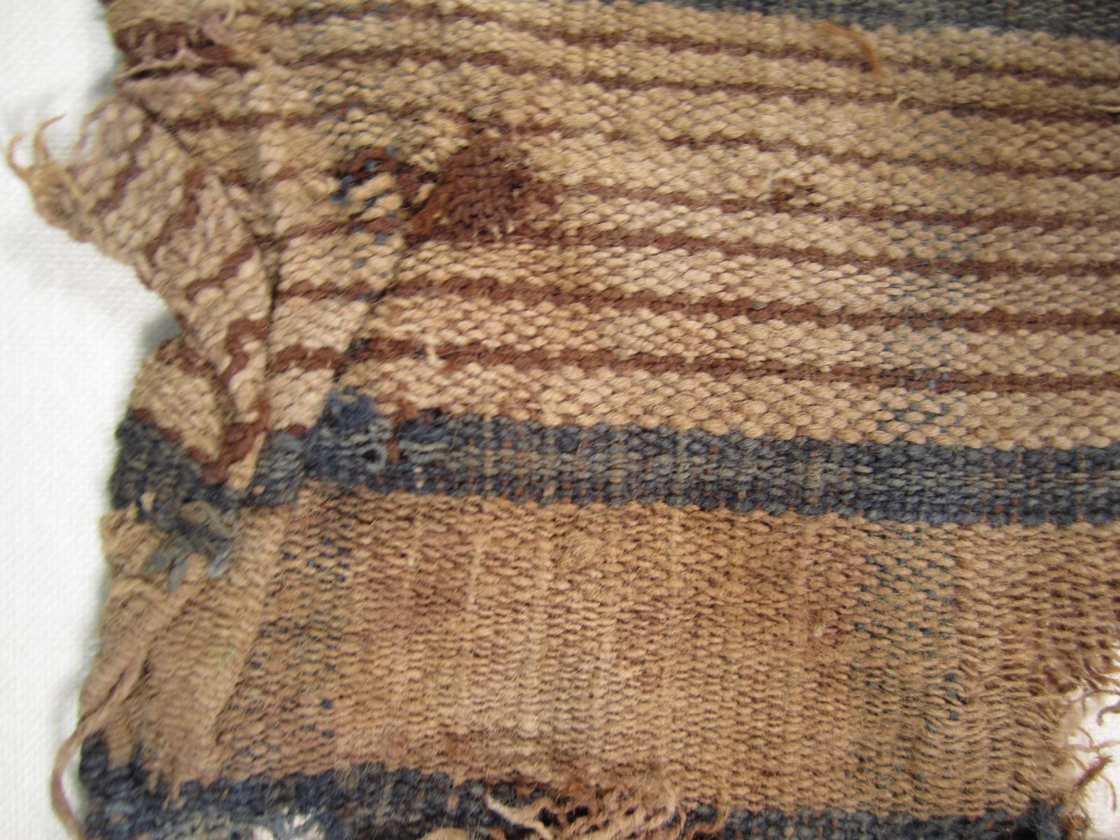 42858
