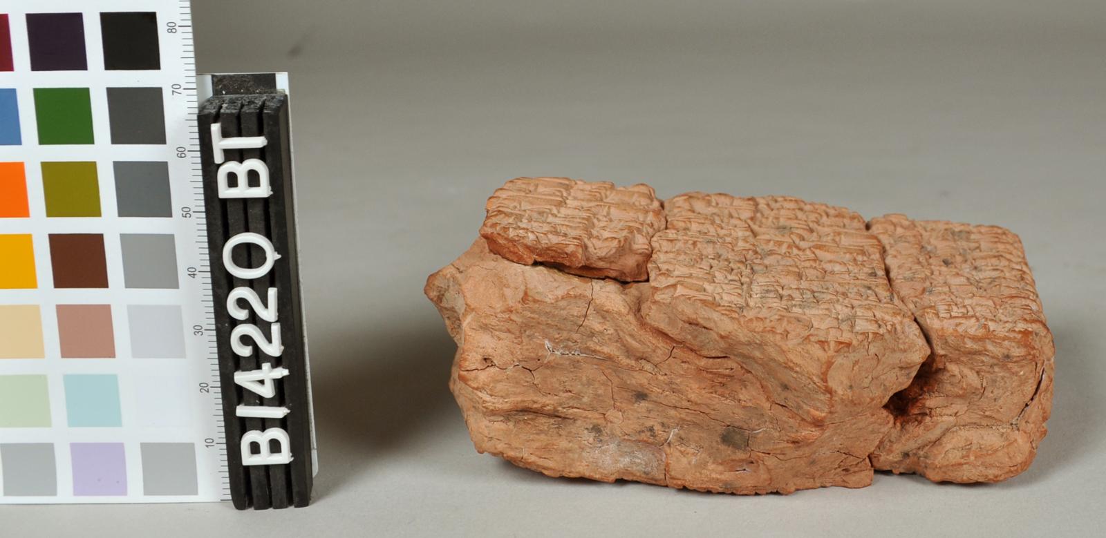 53652
