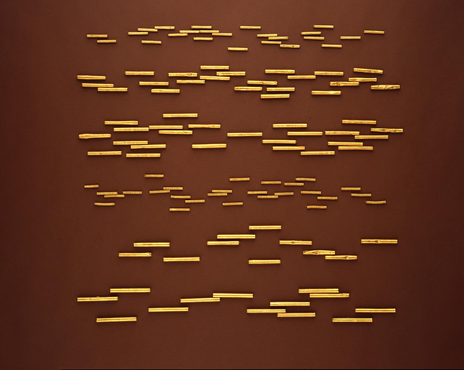 76713