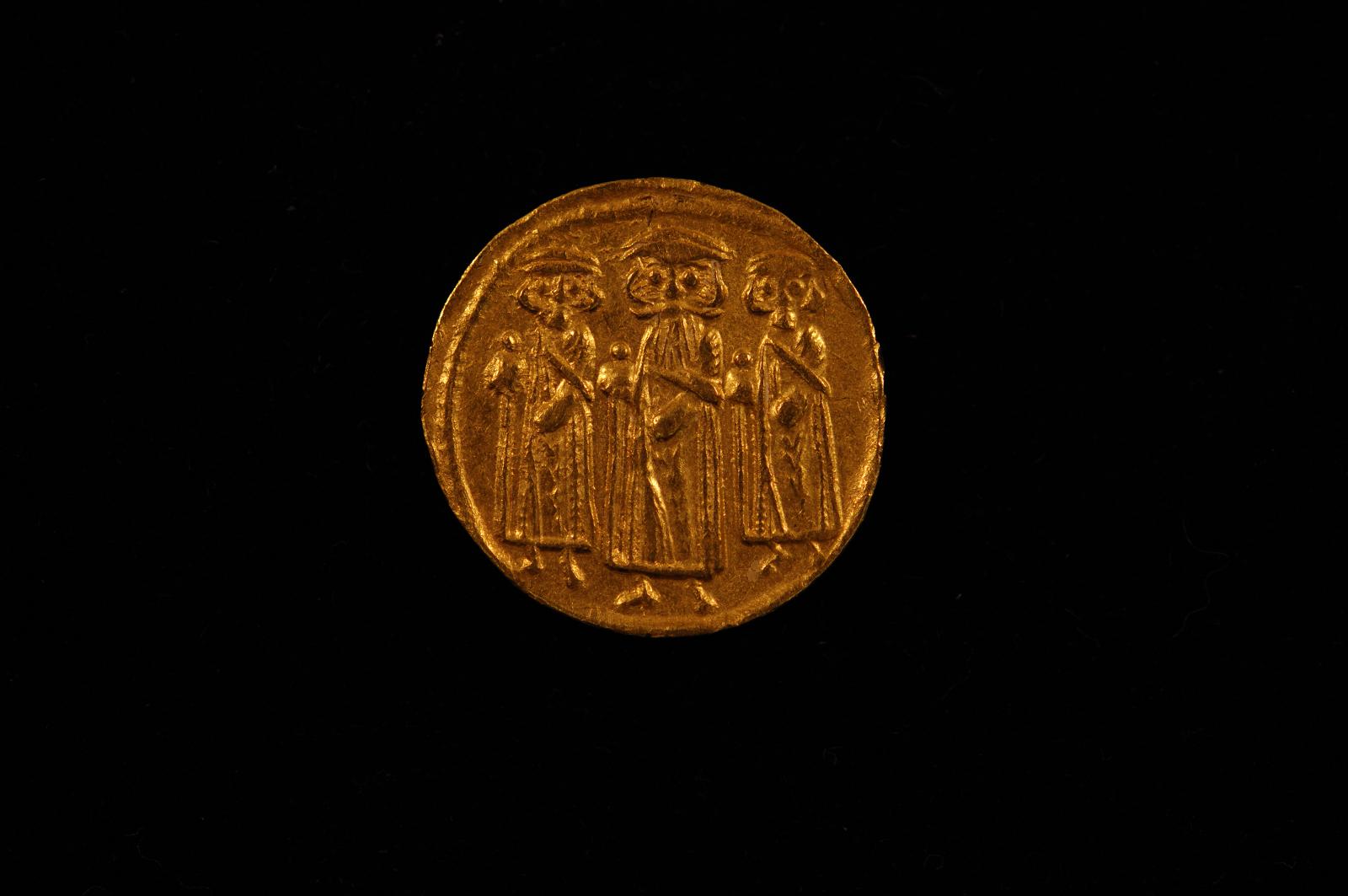136818