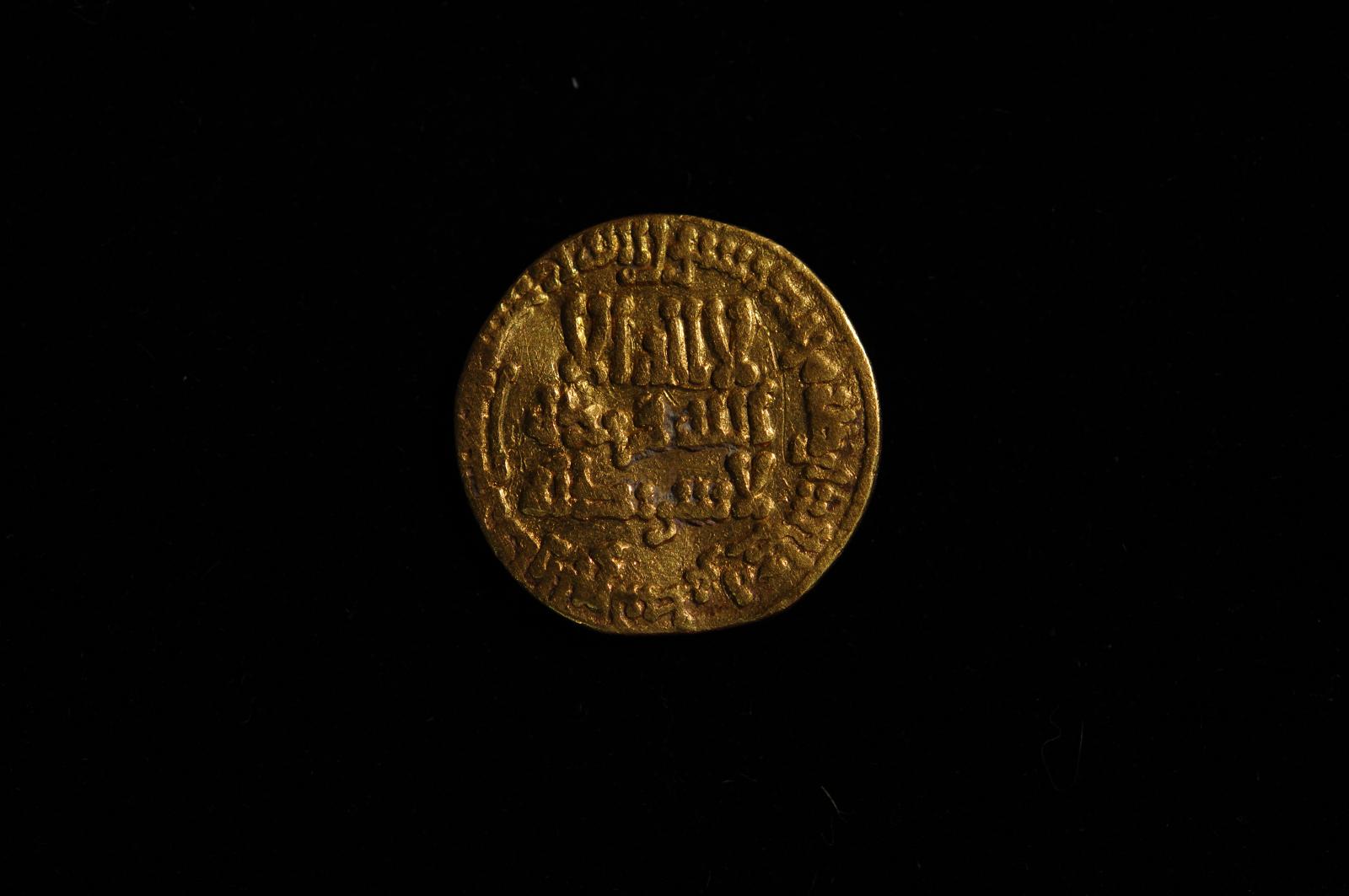 136863