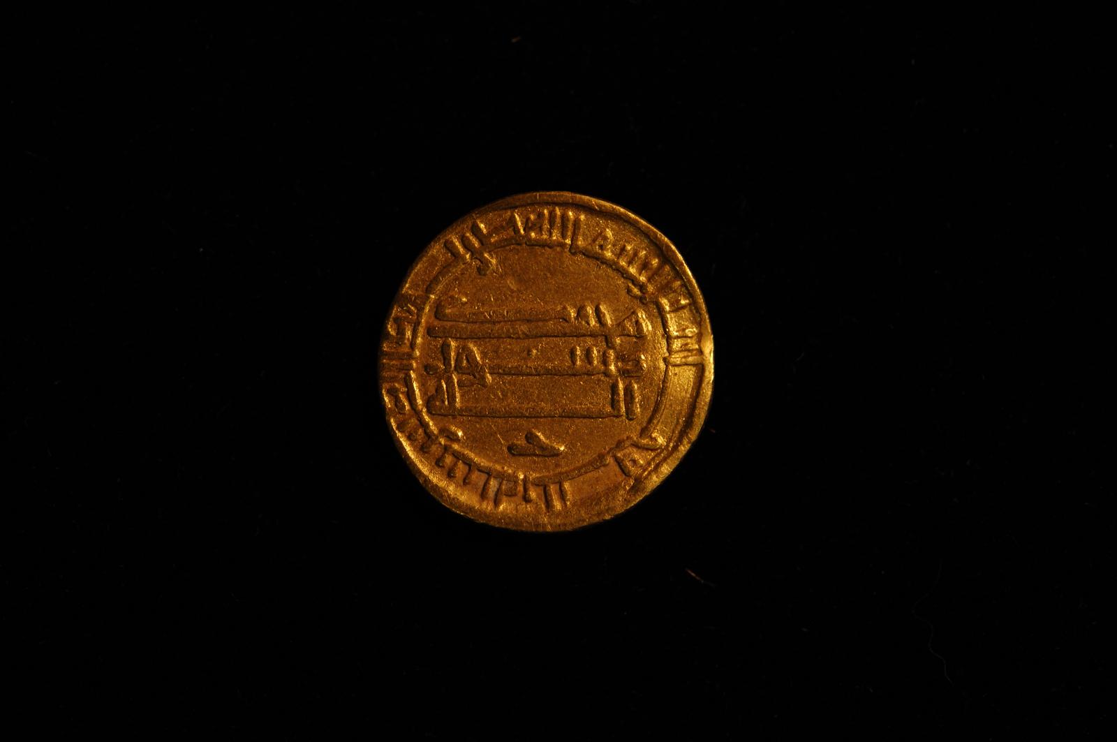137003