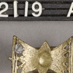 228600
