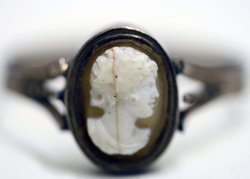281565