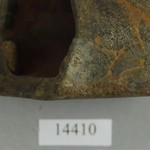 304657