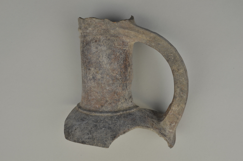 305084