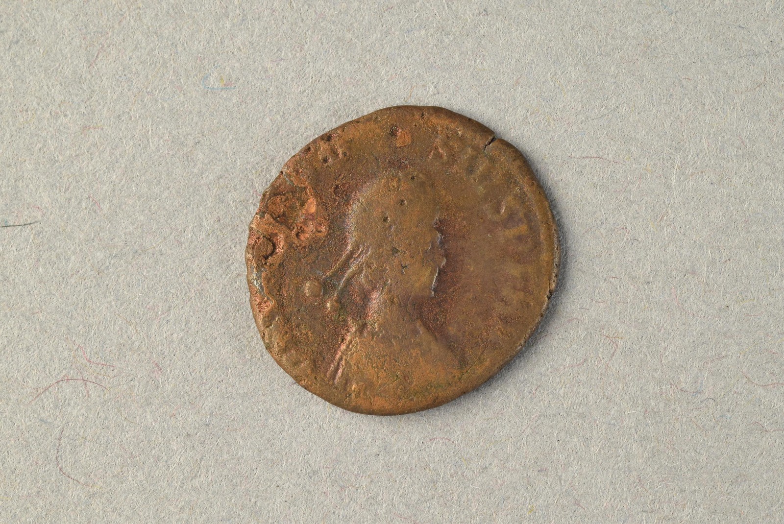 317600