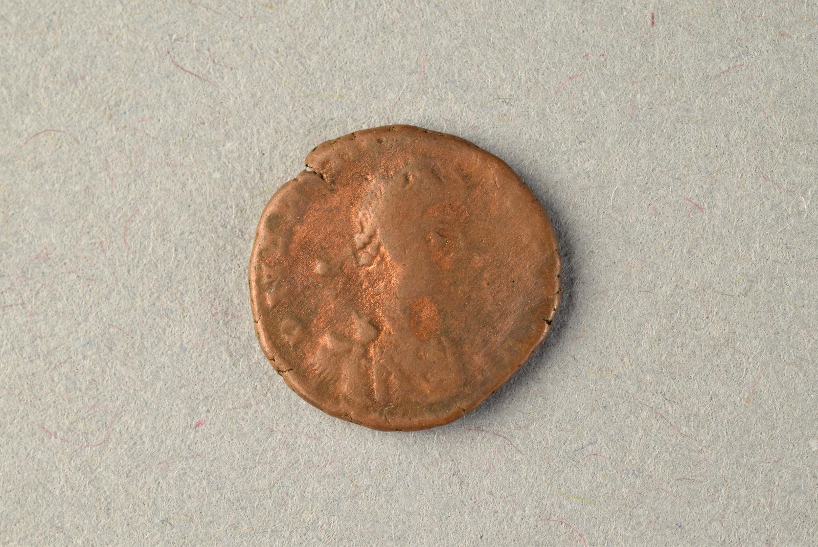 318218
