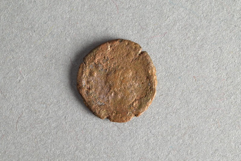 318590