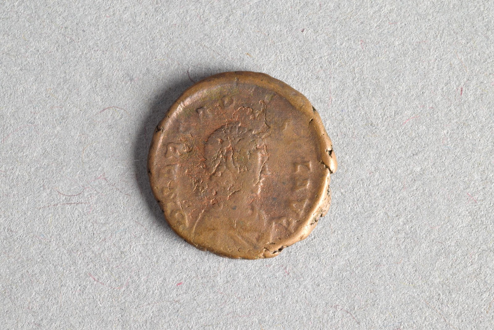 318905