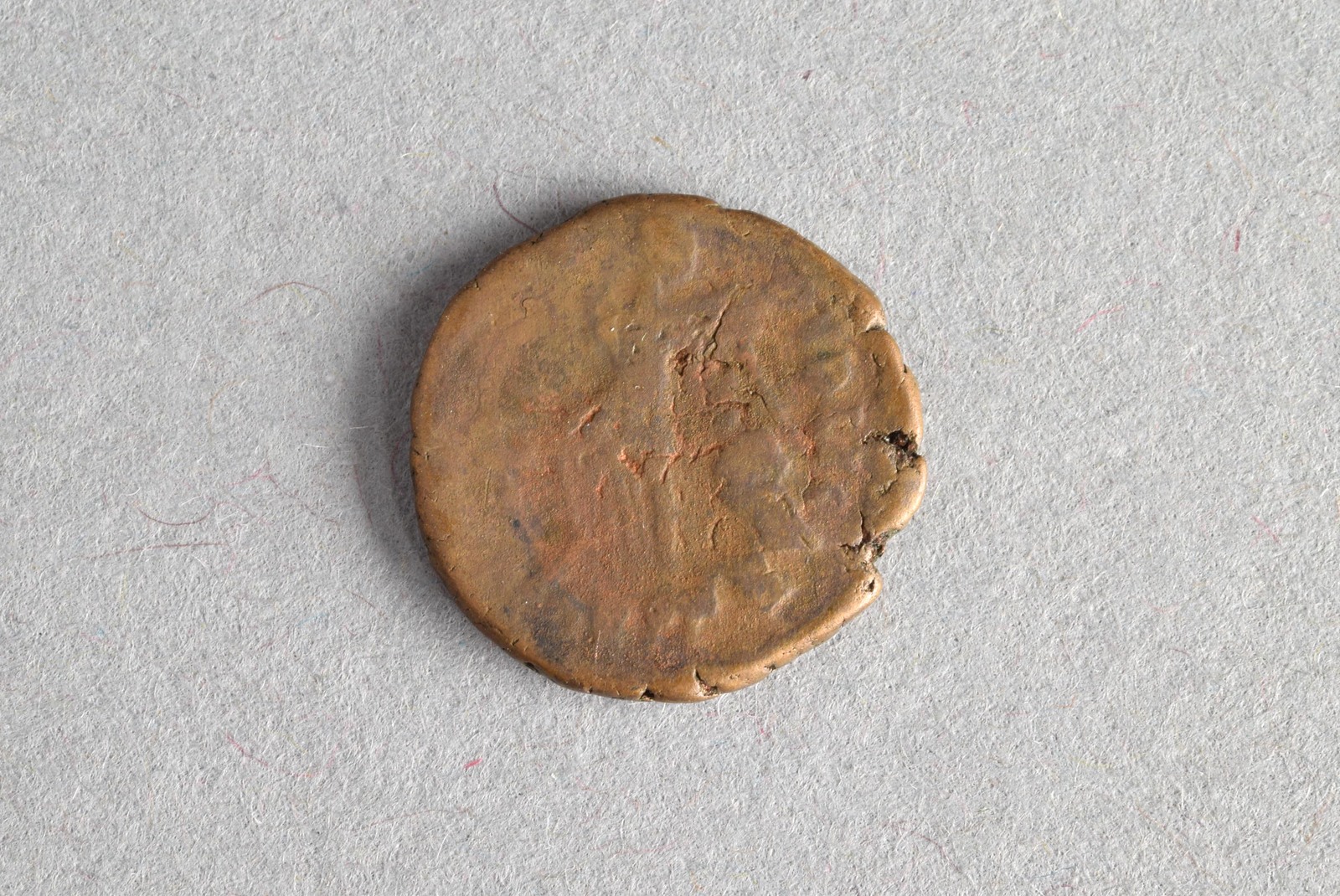 318906