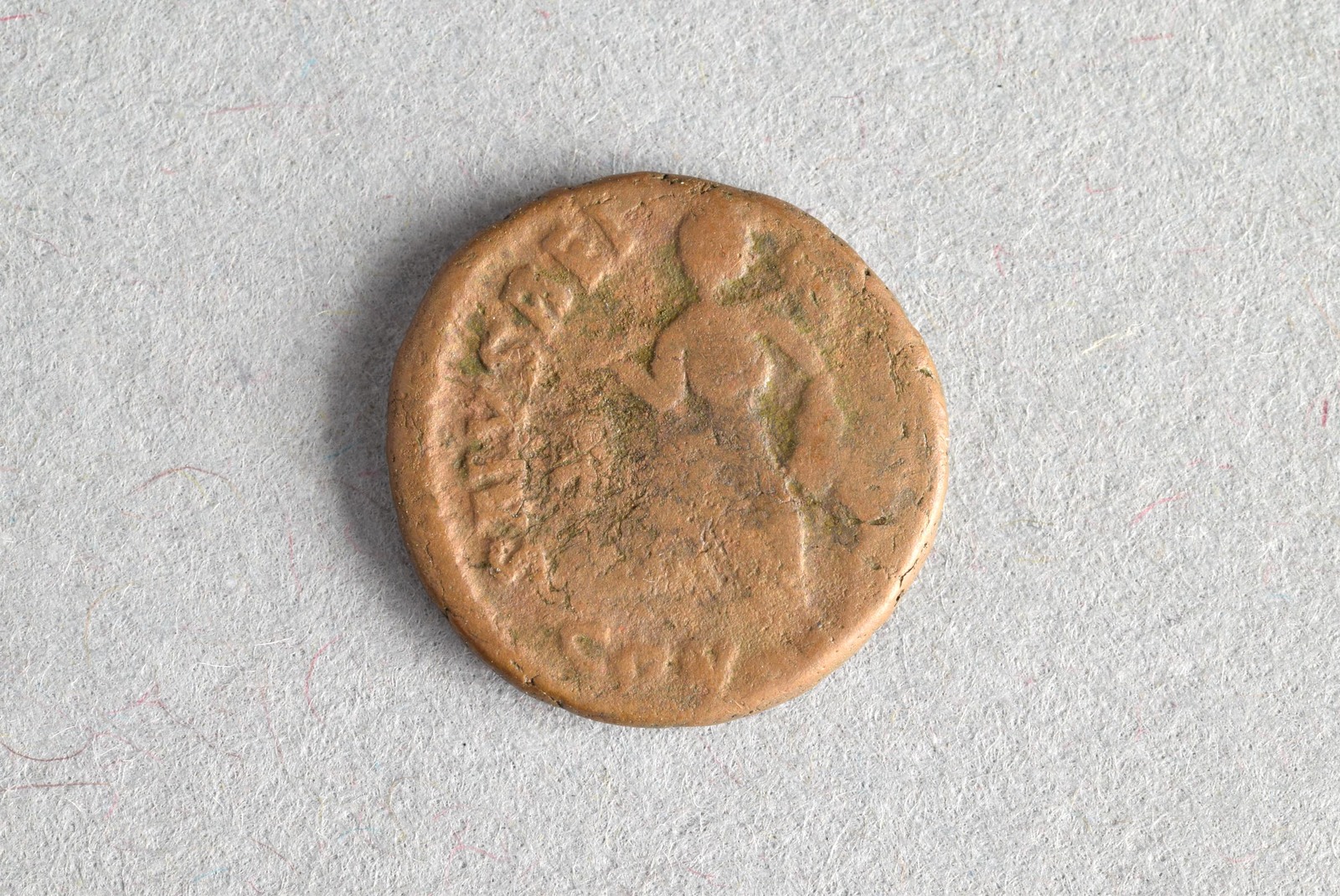 318910