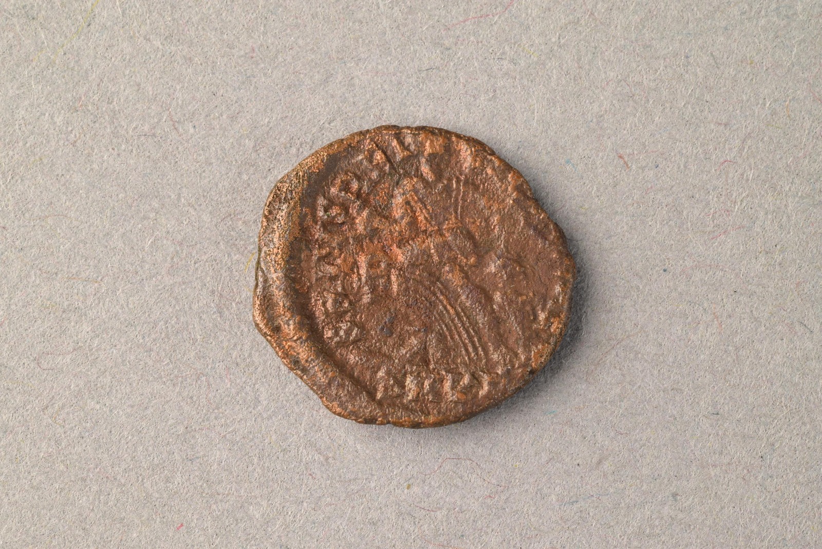 319073