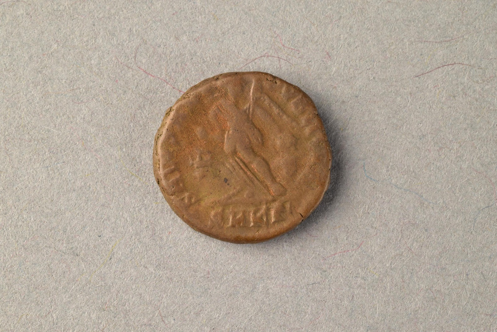 319104
