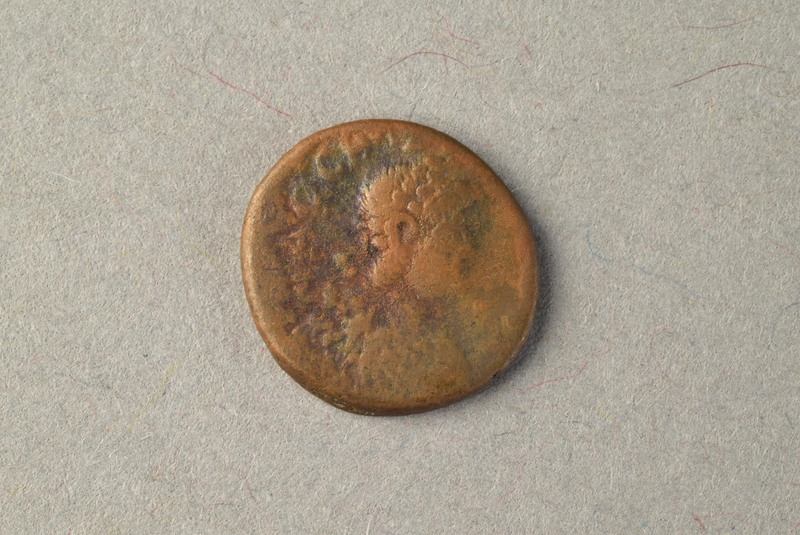 319105