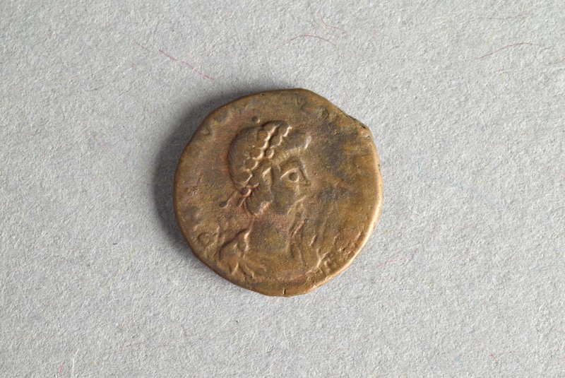 319120