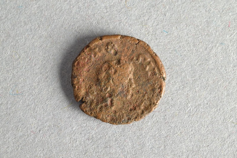 319600