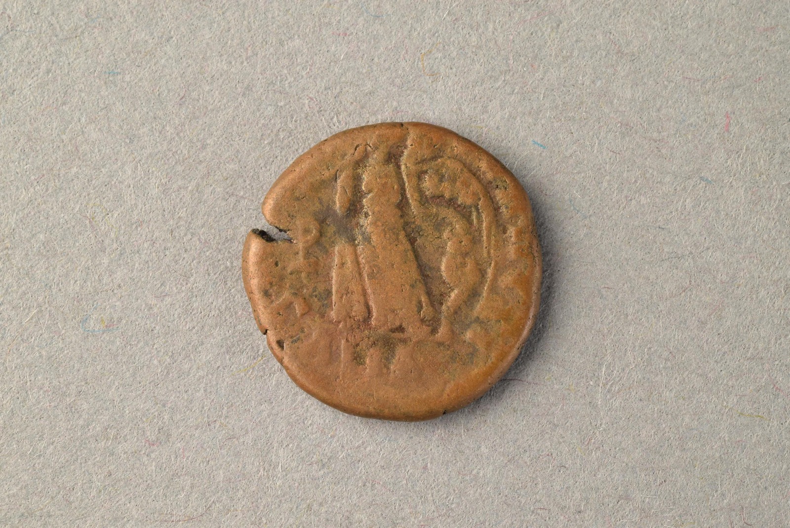 319605