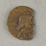 323519