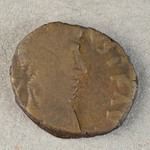 323884