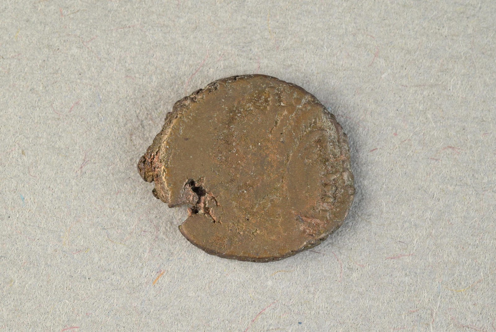 323906