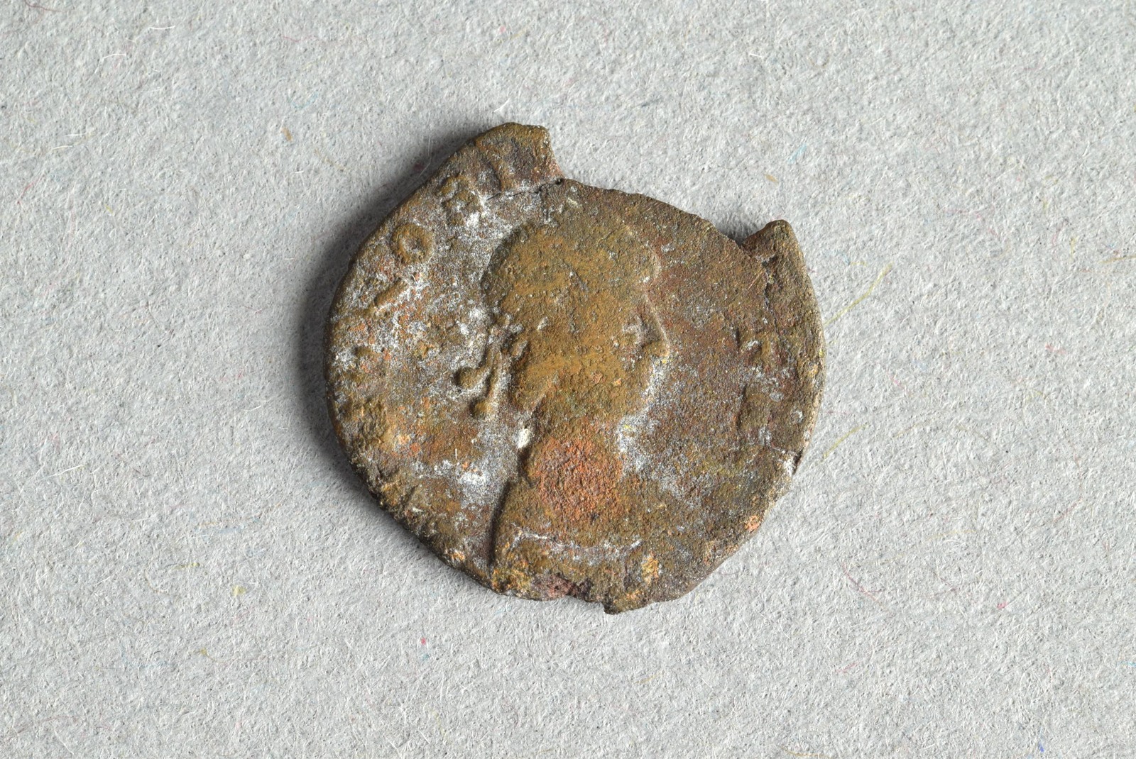325042