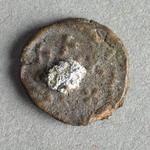 325073