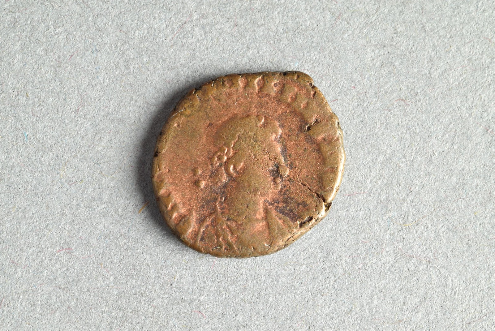 325748