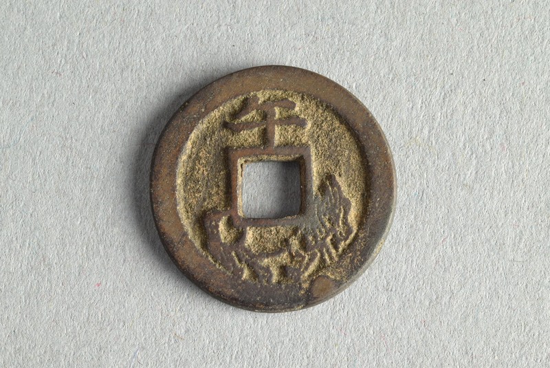 345649
