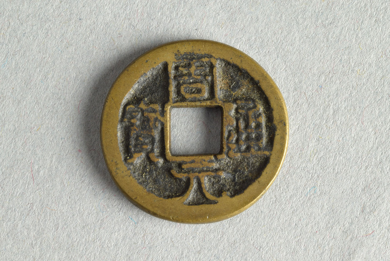 352102