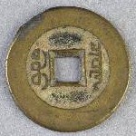 364570