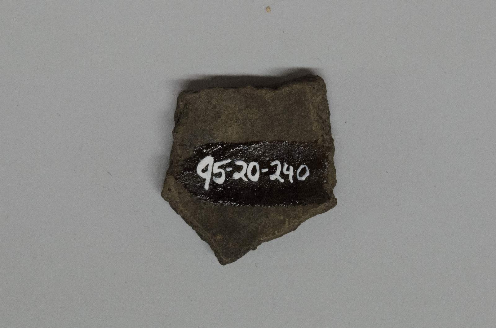 370930