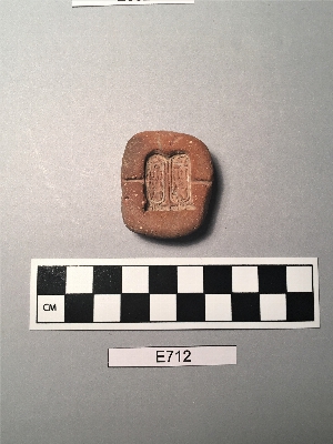 E712