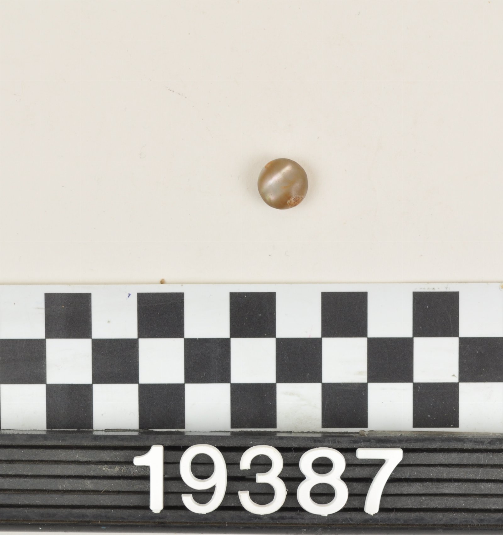 422100