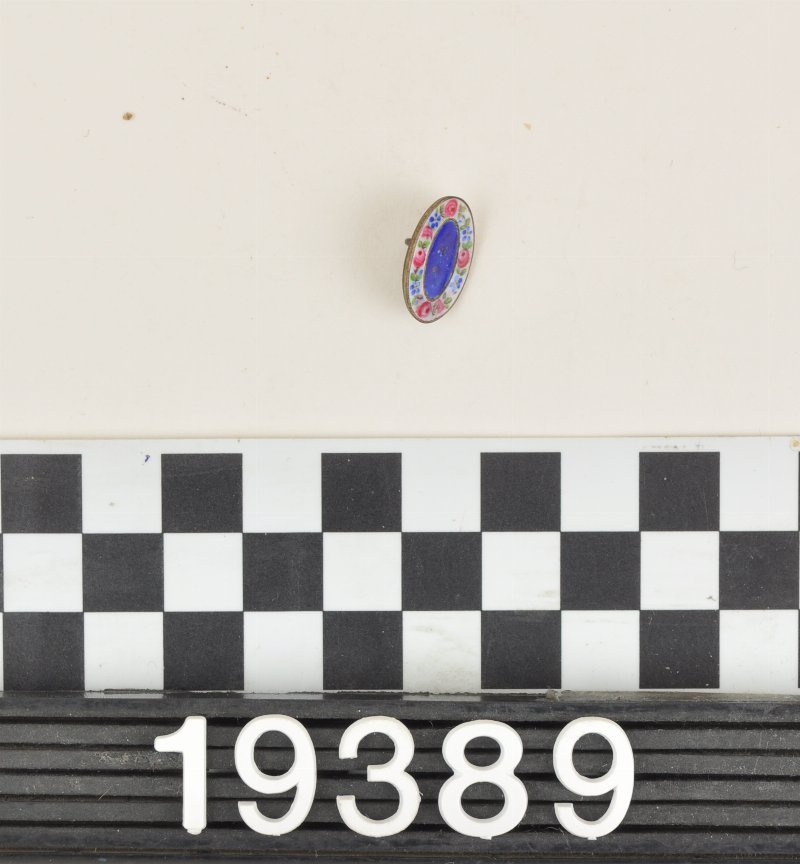 422103
