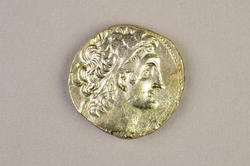 438183