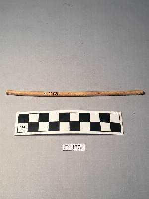 E1123