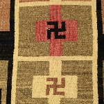 472429