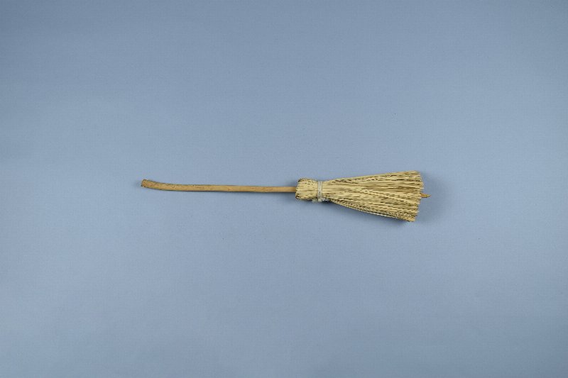 506774