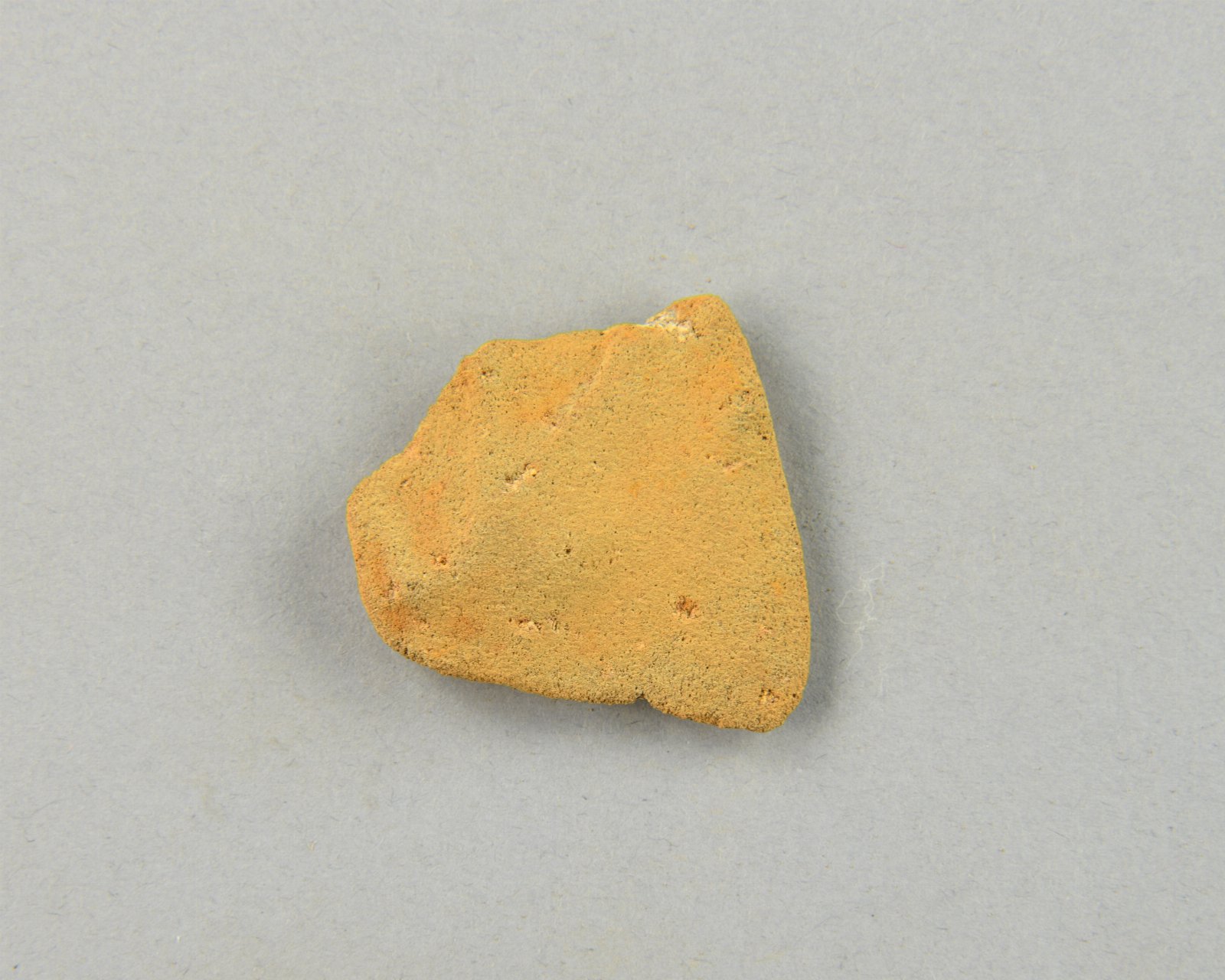 541832