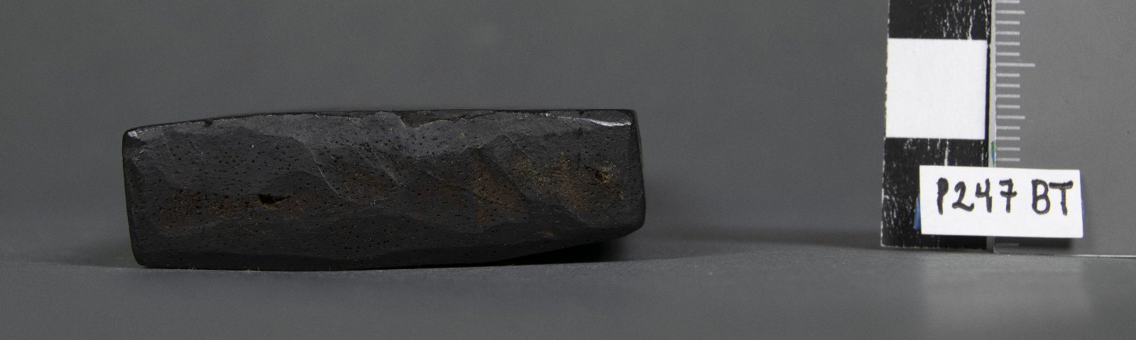 543557